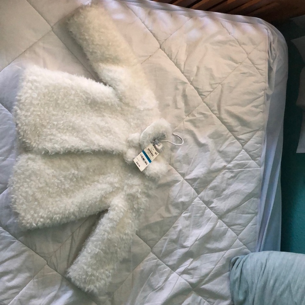 Baby’s white fur coat